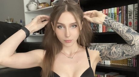 Nacktes geleaktes OnlyFans-Foto von Alliury