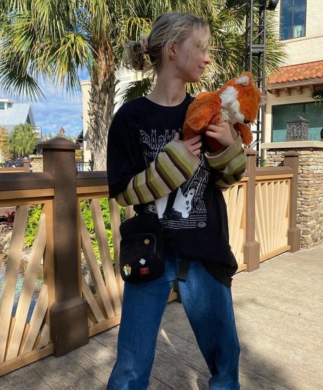 Nacktes geleaktes OnlyFans-Foto von Emma Myers