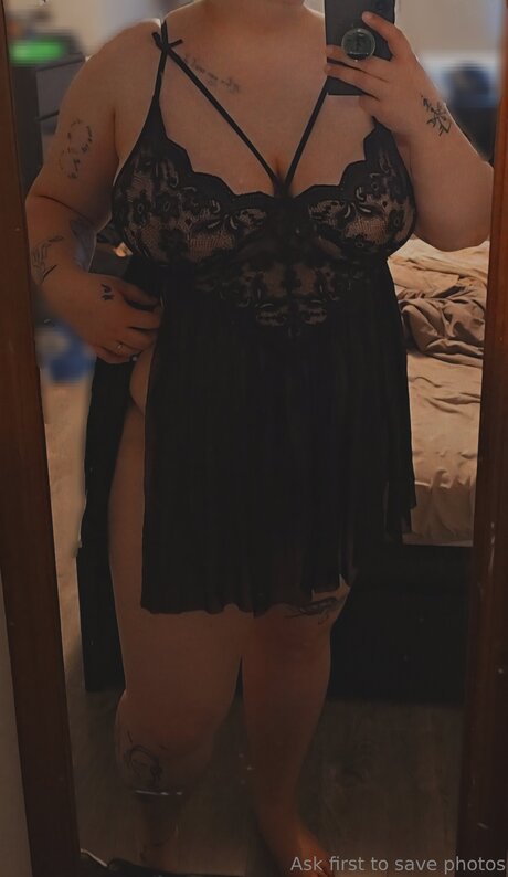Nacktes geleaktes OnlyFans-Foto von Kitten Lunae Lumen