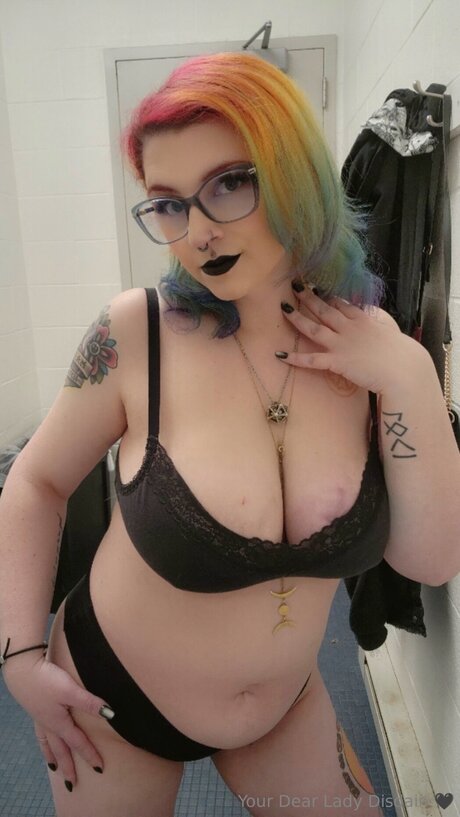 Nacktes geleaktes OnlyFans-Foto von Ladydisdain