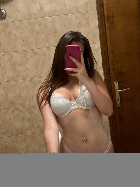 Nacktes geleaktes OnlyFans-Foto von Ilysm Yeyy