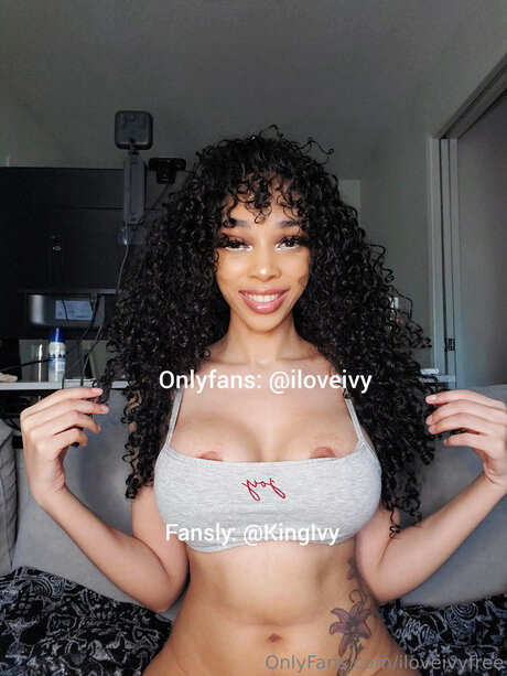 Nacktes geleaktes OnlyFans-Foto von Iloveivyfree