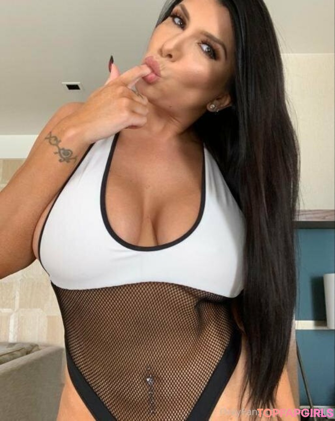 Nacktes geleaktes OnlyFans-Foto von Romi Rain #1188