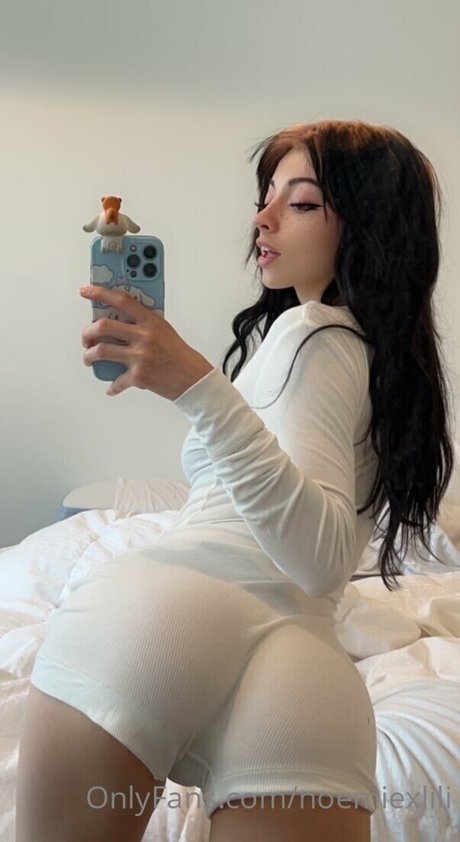Nacktes geleaktes OnlyFans-Foto von Noemiexlili