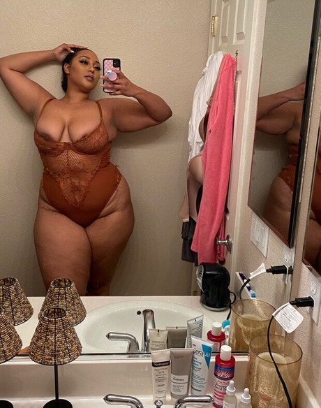 Nacktes geleaktes OnlyFans-Foto von Chantelles Kitchen
