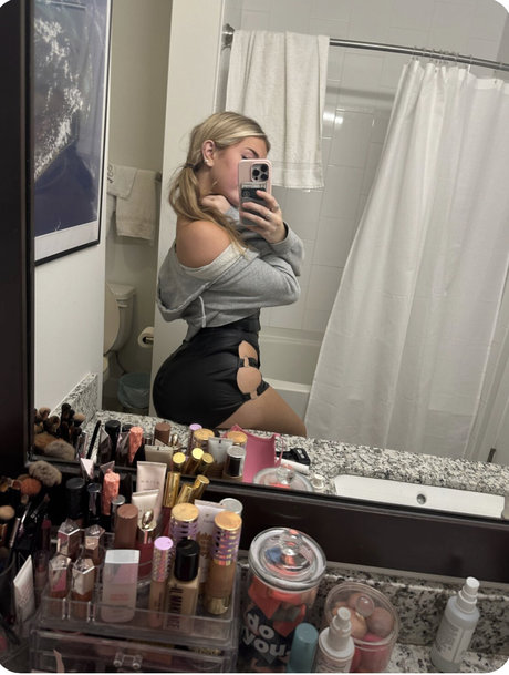Nacktes geleaktes OnlyFans-Foto von Breckie Hill