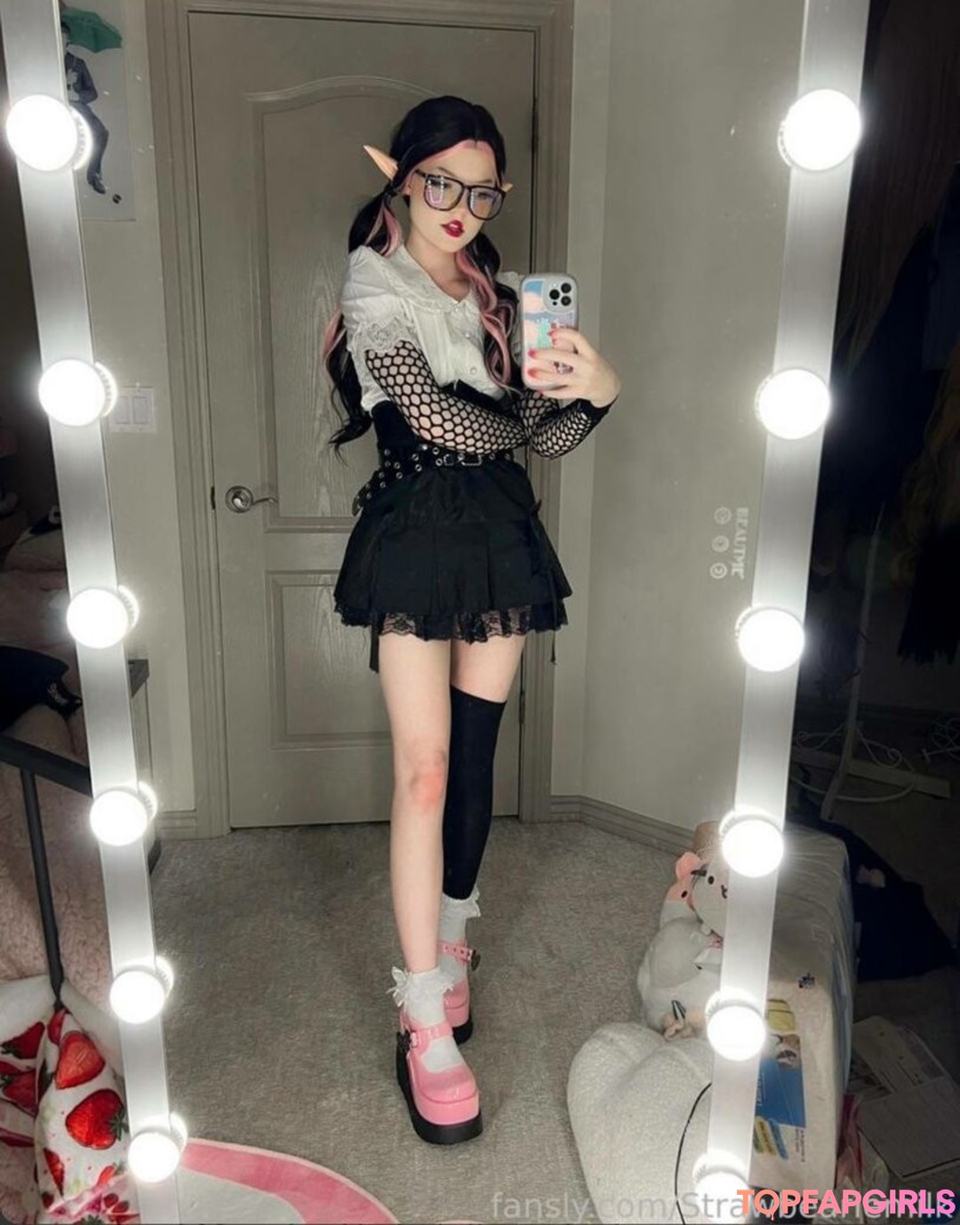 Nacktes geleaktes OnlyFans-Foto von Strawbeariemilkk #1539