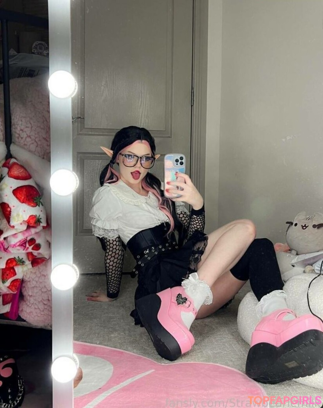 Nacktes geleaktes OnlyFans-Foto von Strawbeariemilkk #1541
