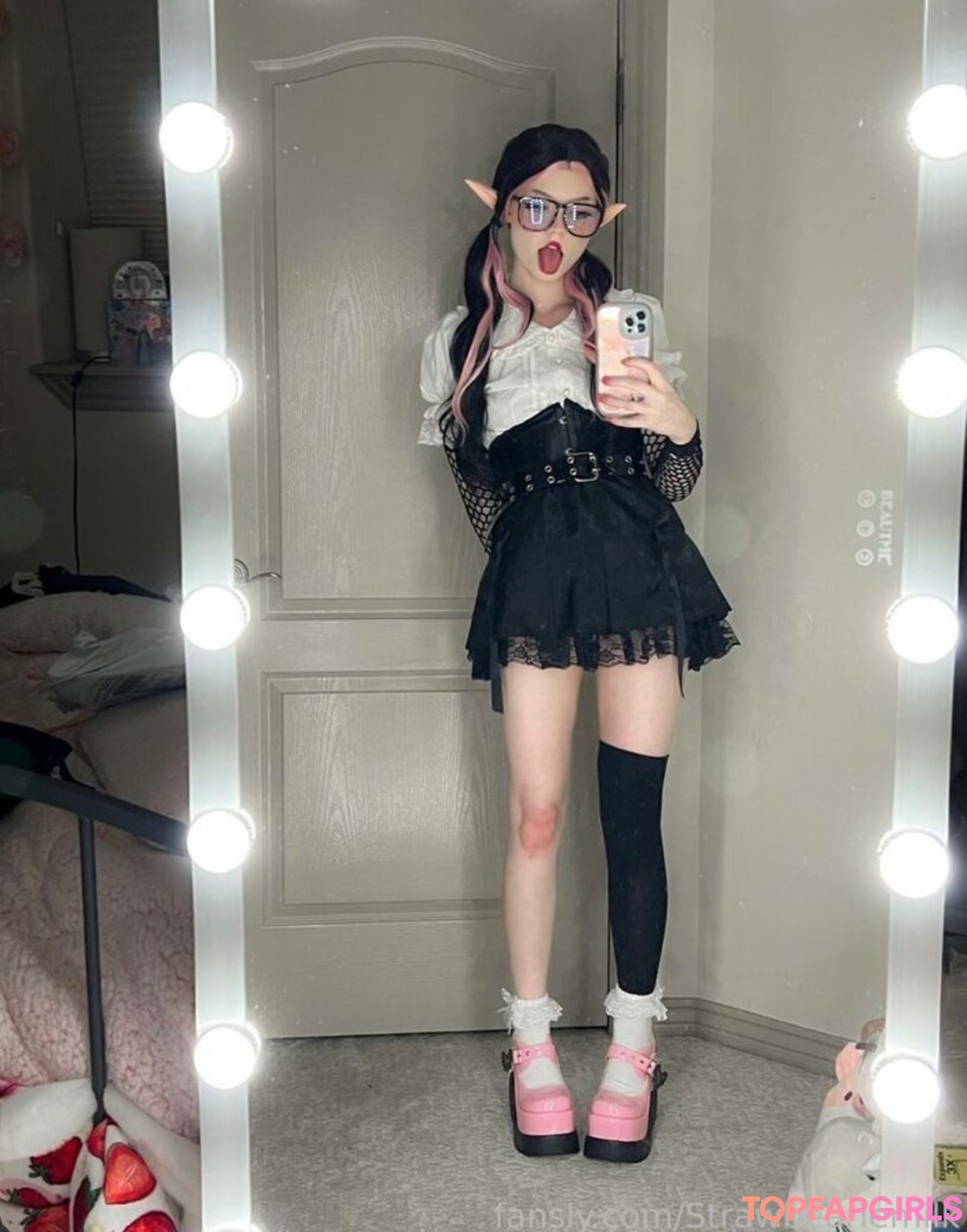 Nacktes geleaktes OnlyFans-Foto von Strawbeariemilkk #1555