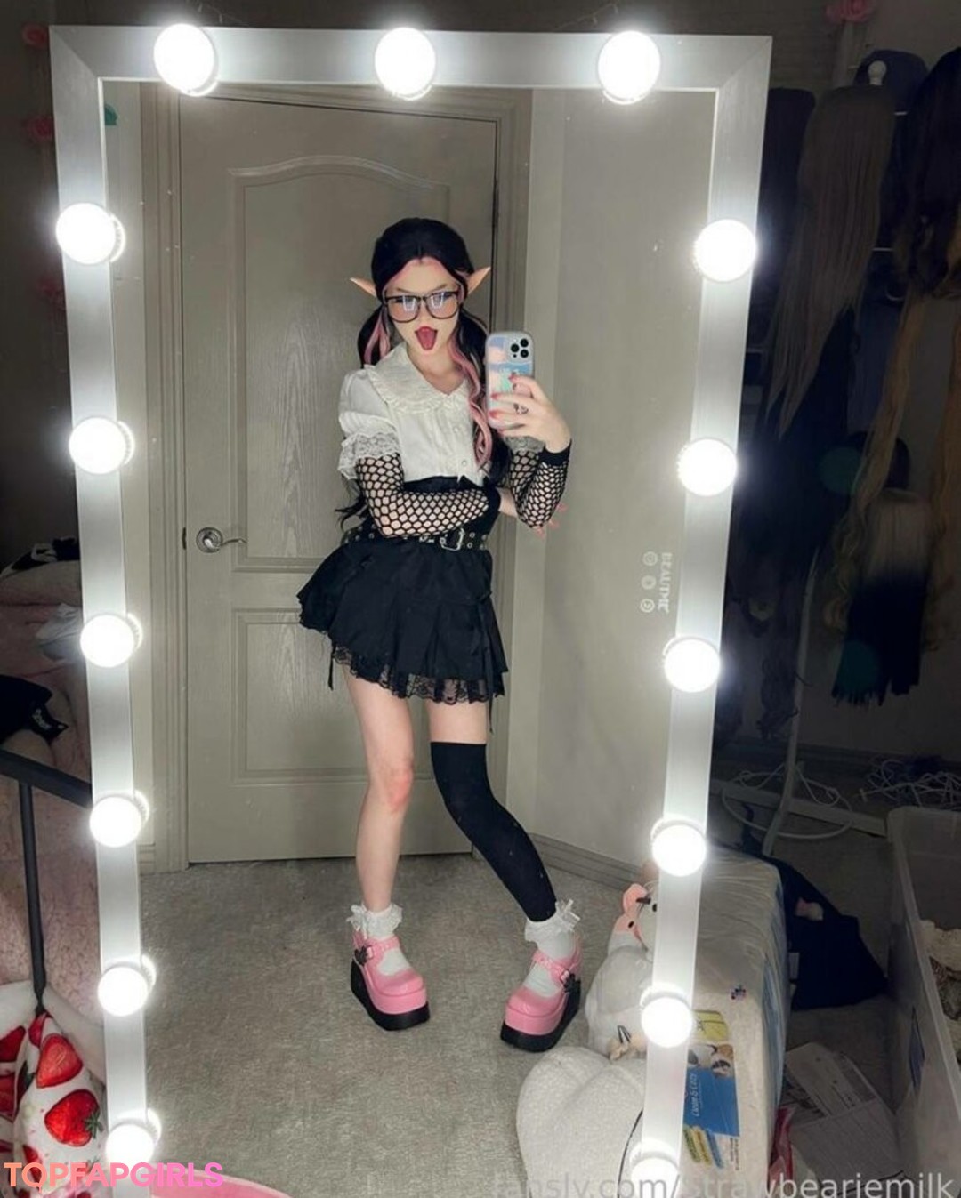 Nacktes geleaktes OnlyFans-Foto von Strawbeariemilkk #1560