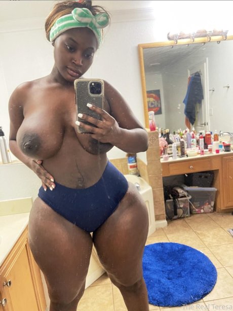 Nacktes geleaktes OnlyFans-Foto von Teresa Lavae