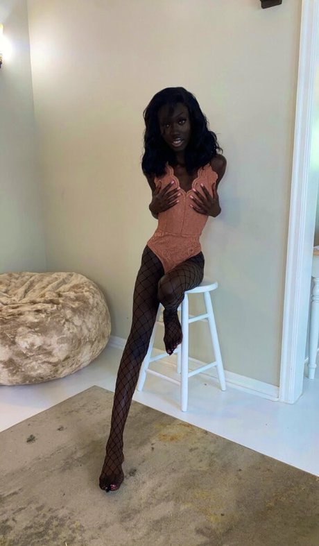 Nacktes geleaktes OnlyFans-Foto von Monamonhoe