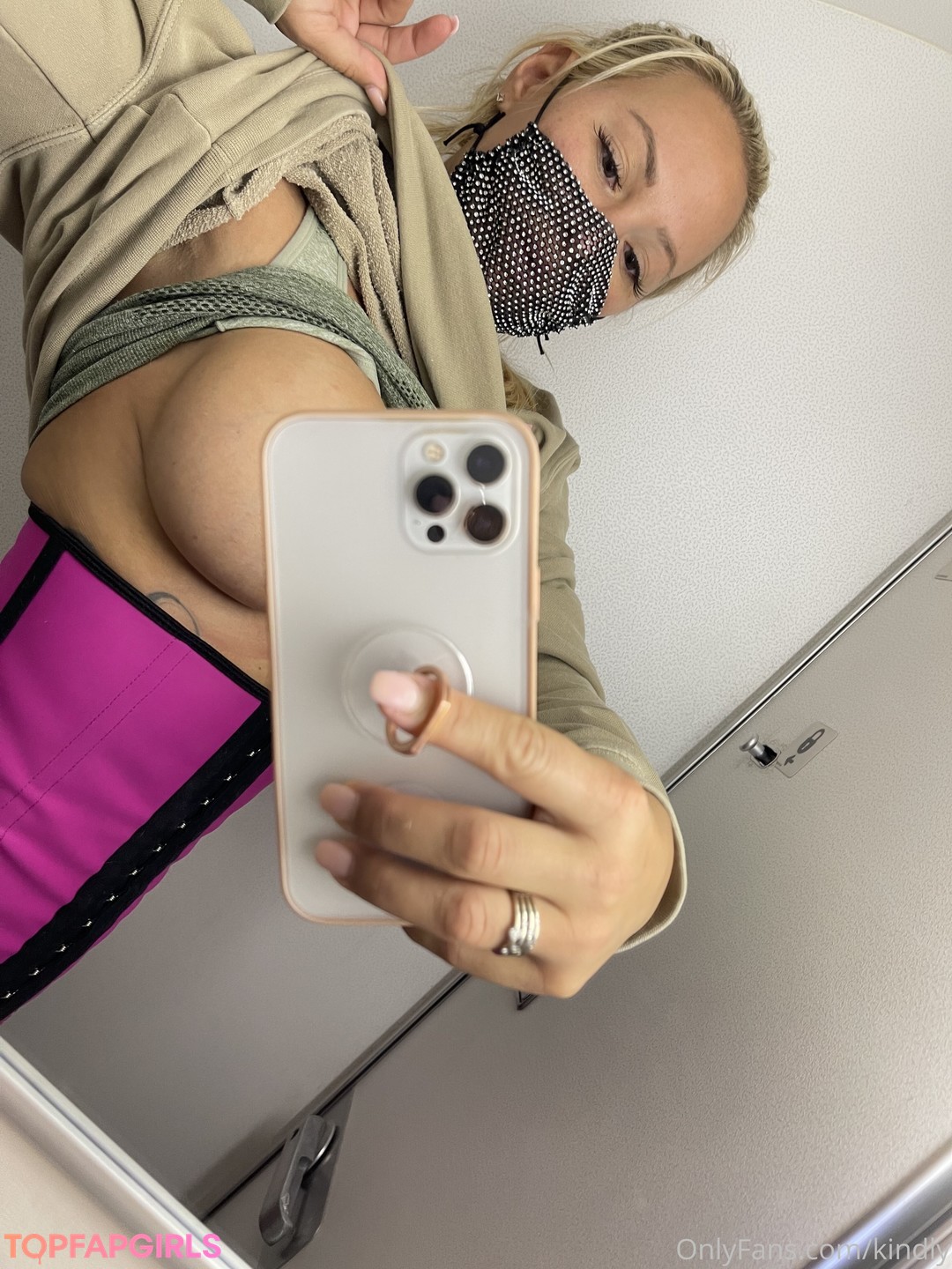 Nacktes geleaktes OnlyFans-Foto von Kindly Myers #503