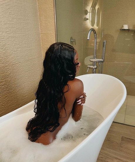 Nacktes geleaktes OnlyFans-Foto von Juiicyyyfruit