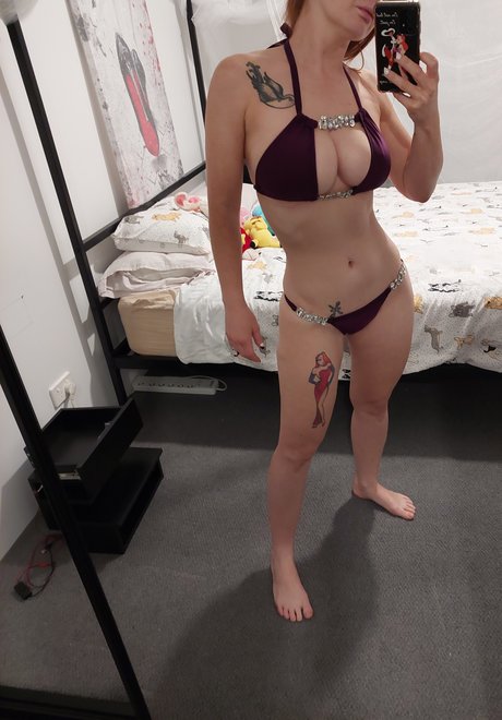 Nacktes geleaktes OnlyFans-Foto von Candice Elizabeth