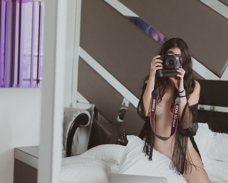 Nacktes geleaktes OnlyFans-Foto von Holly Shit