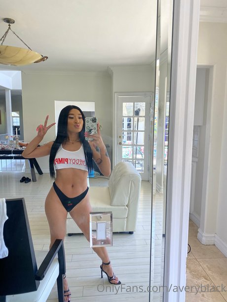 Nacktes geleaktes OnlyFans-Foto von Avery Black