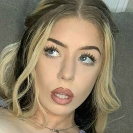 Nacktes geleaktes OnlyFans-Foto von Openmeupp