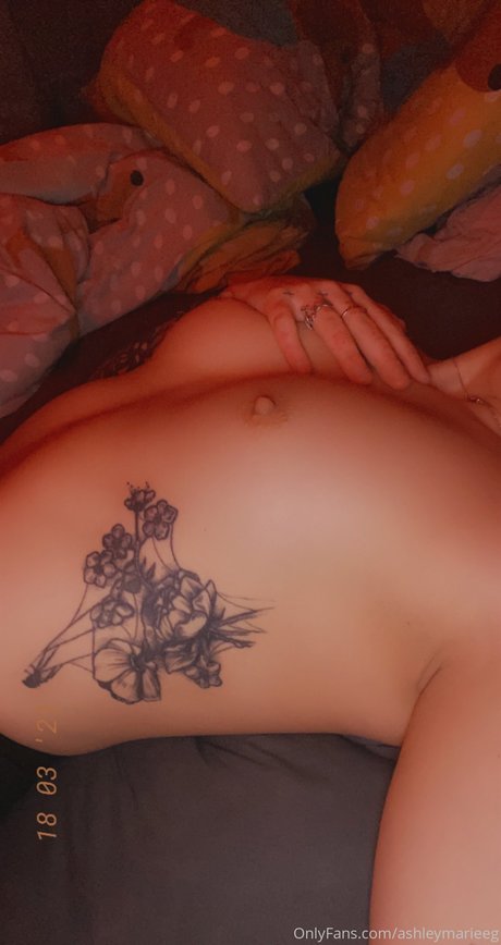 Nacktes geleaktes OnlyFans-Foto von Ashley Marie