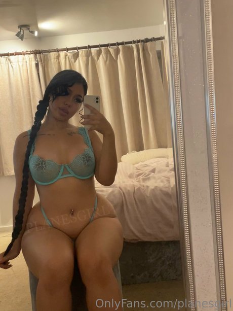Nacktes geleaktes OnlyFans-Foto von Planesgirl