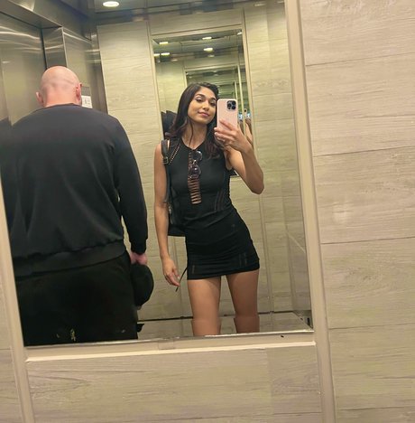 Nacktes geleaktes OnlyFans-Foto von Reina Rae