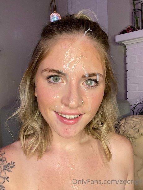 Nacktes geleaktes OnlyFans-Foto von Zoeneli