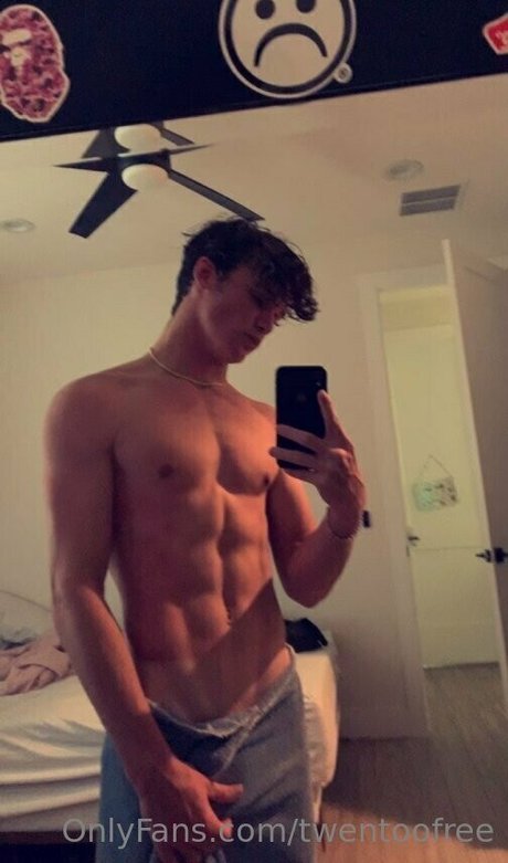 Nacktes geleaktes OnlyFans-Foto von Twentoofree