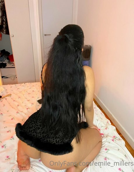 Nacktes geleaktes OnlyFans-Foto von Emilemillers