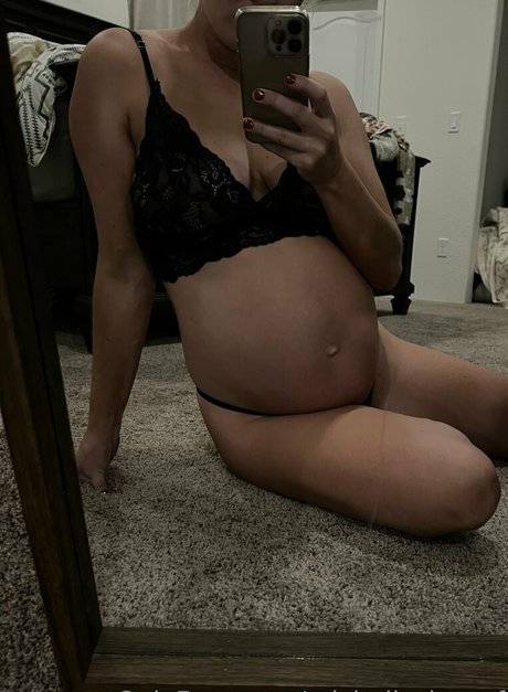 Nacktes geleaktes OnlyFans-Foto von Barefitmommy