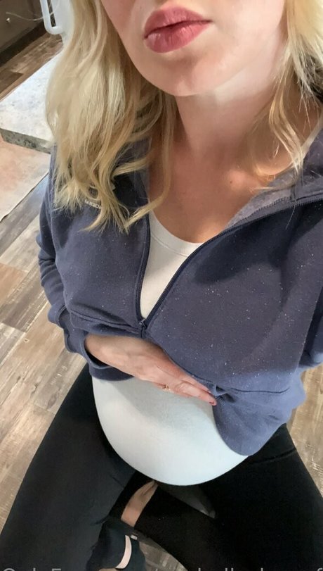 Nacktes geleaktes OnlyFans-Foto von Barefitmommy