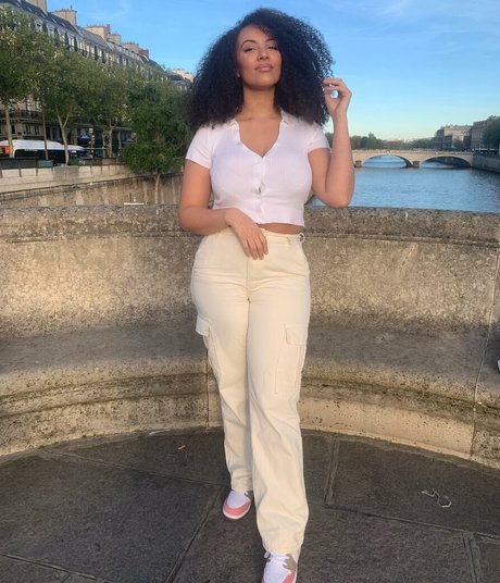 Nacktes geleaktes OnlyFans-Foto von Ines Curly