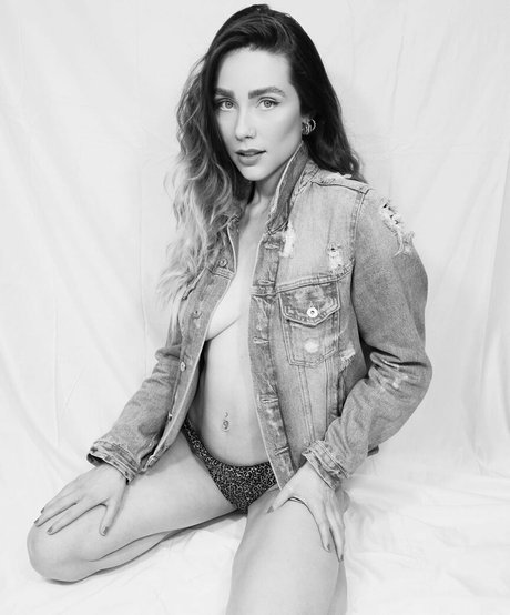 Nacktes geleaktes OnlyFans-Foto von Emma Victoria Louise
