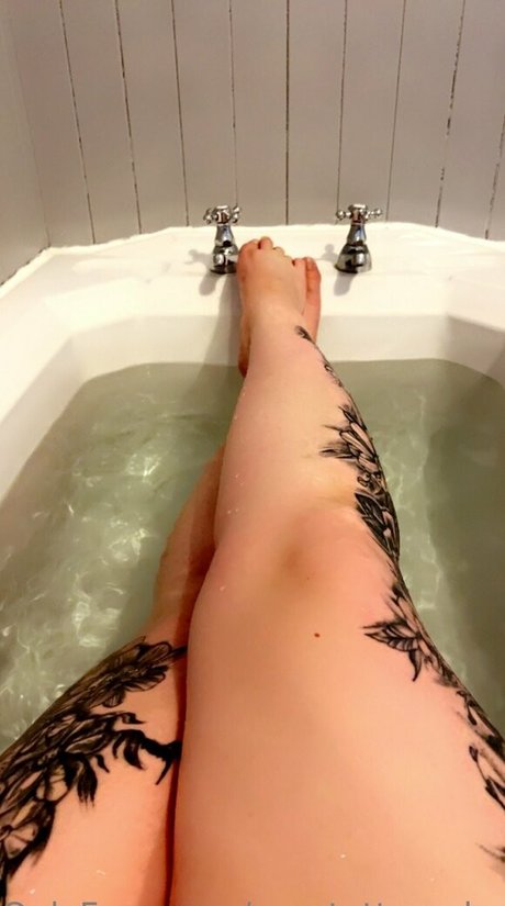 Nacktes geleaktes OnlyFans-Foto von Yourtattooedsecret