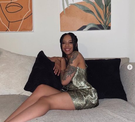 Nacktes geleaktes OnlyFans-Foto von Amala Ekpunobi