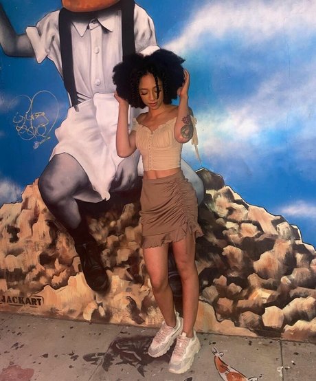 Nacktes geleaktes OnlyFans-Foto von Amala Ekpunobi