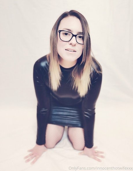 Nacktes geleaktes OnlyFans-Foto von Innocenthotwifexxx