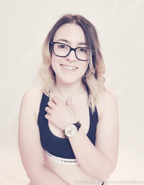 Nacktes geleaktes OnlyFans-Foto von Innocenthotwifexxx