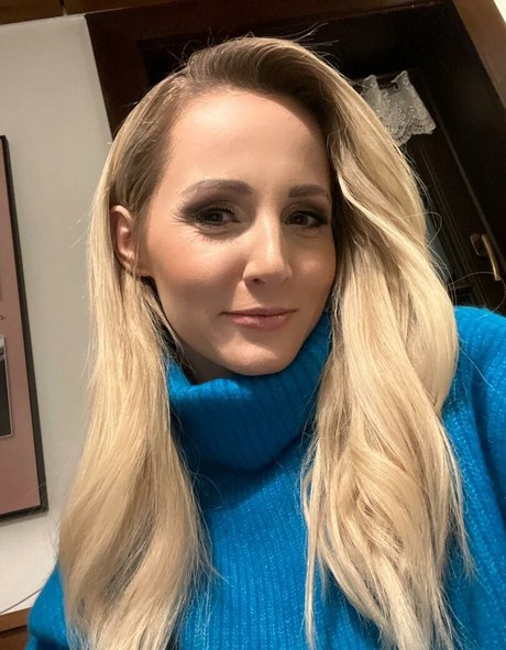 Nacktes geleaktes OnlyFans-Foto von Melissa Naschenweng