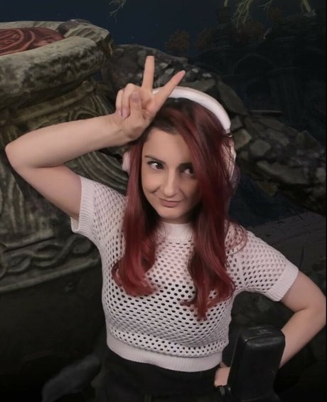 Nacktes geleaktes OnlyFans-Foto von Anniefuchsia