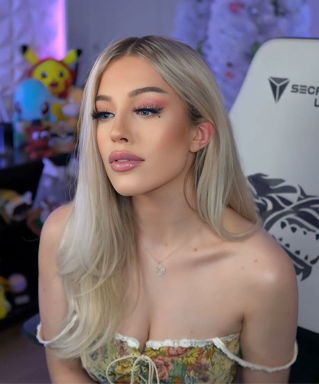 Nacktes geleaktes OnlyFans-Foto von Emerome