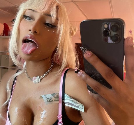 Nacktes geleaktes OnlyFans-Foto von Sadgyaru