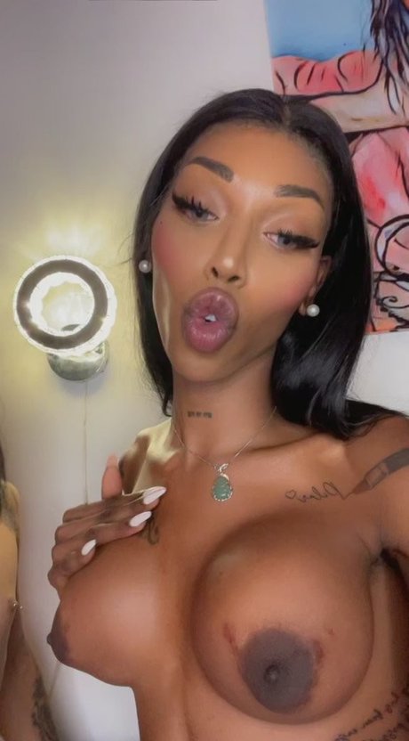 Nacktes geleaktes OnlyFans-Foto von Baggyaltiffxxx