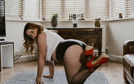 Nacktes geleaktes OnlyFans-Foto von Pocketmama