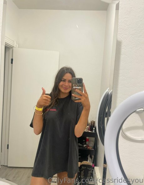 Nacktes geleaktes OnlyFans-Foto von Cassridesyou