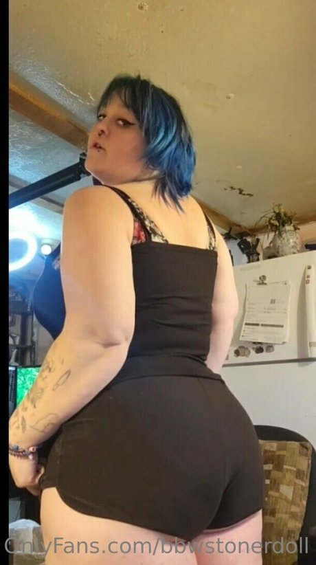 Nacktes geleaktes OnlyFans-Foto von Lilbbwstoner