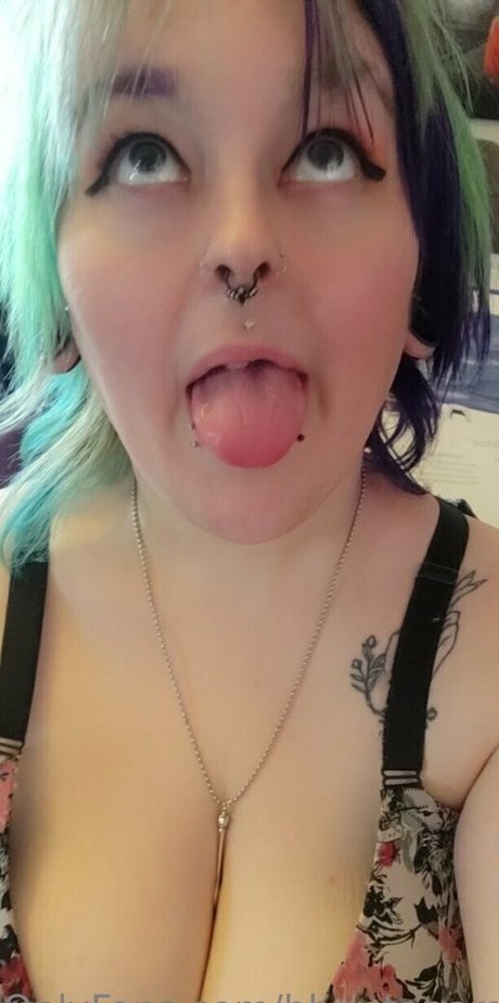 Nacktes geleaktes OnlyFans-Foto von Lilbbwstoner