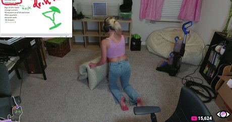 Nacktes geleaktes OnlyFans-Foto von Adrianah Lee