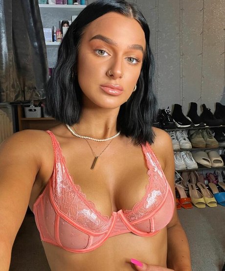 Nacktes geleaktes OnlyFans-Foto von Louiseereid