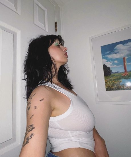 Nacktes geleaktes OnlyFans-Foto von Rebecca Black