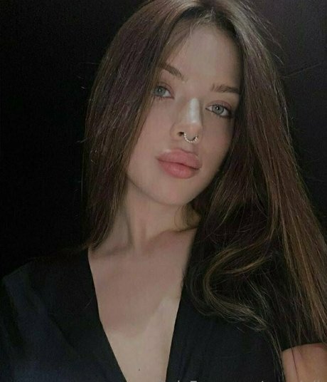 Nacktes geleaktes OnlyFans-Foto von Newdoll